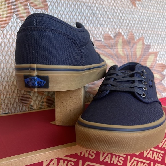 Vans Men’s Atwood
(12 Oz Canvas) Navy/Gum
VN000XBOD8F
Sneakers - Picture 10 of 16
